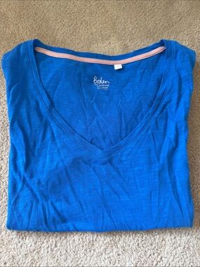 Boden V-Neck Tee in Bright Blue